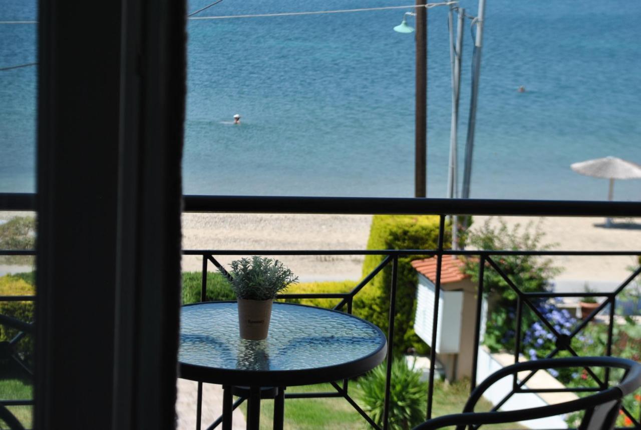 Christina'S Sea House Apartment Nikiti  Exterior photo